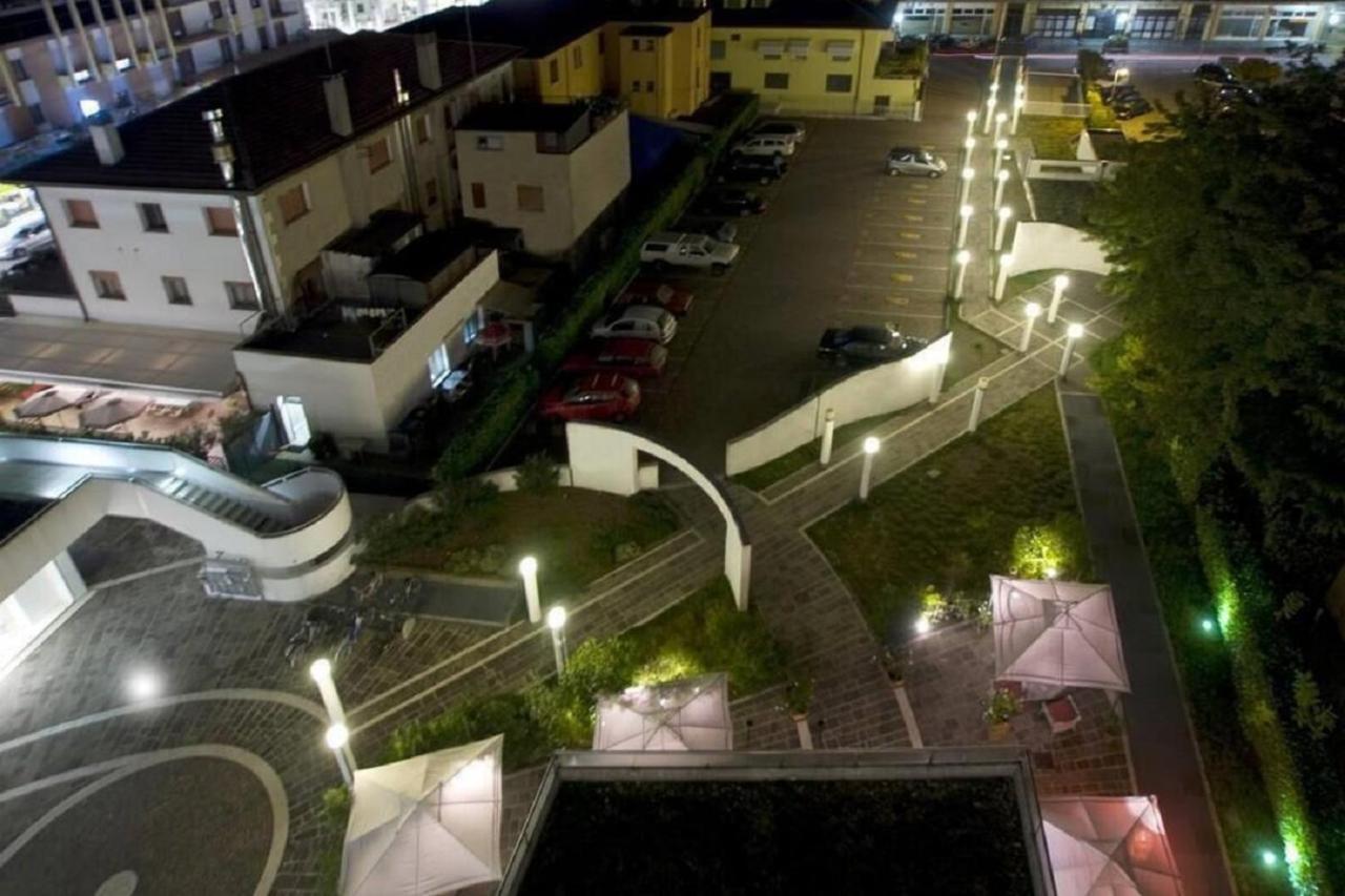 Hotel Centrale Lido di Jesolo Exterior foto